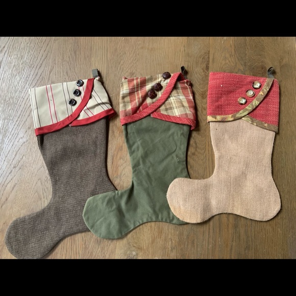 Tree skirt and 3 stockings. - Picture 2 of 4